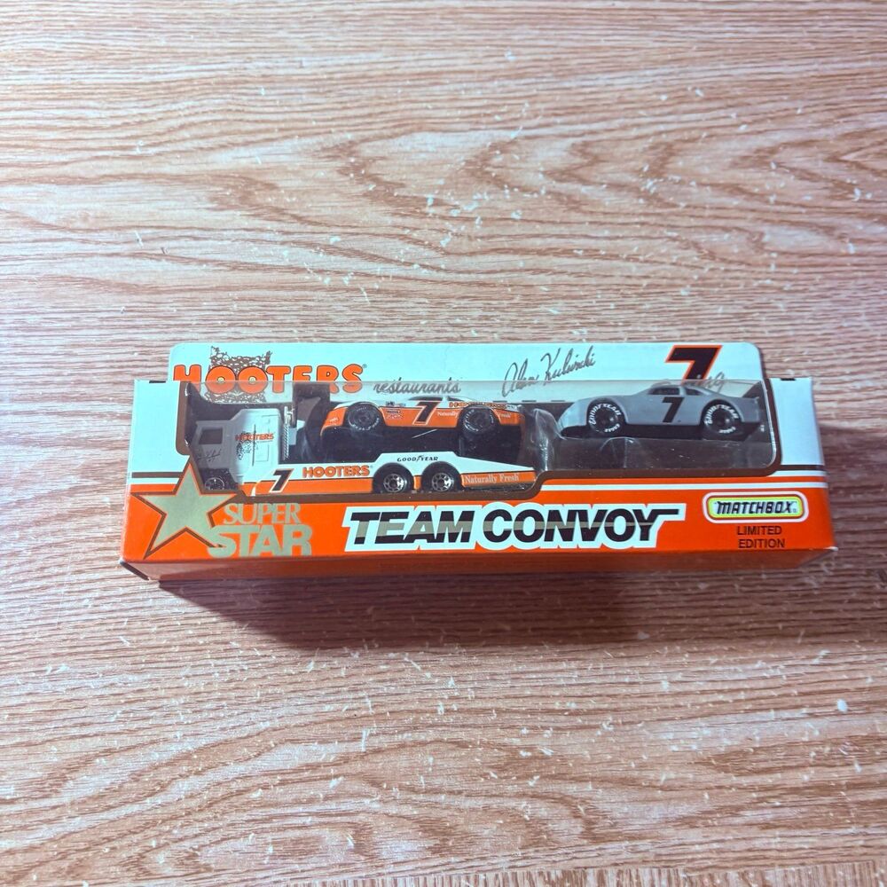 1993 Matchbox Hooters Racing #7 Alan Kulwicki Limited Edition, New in box